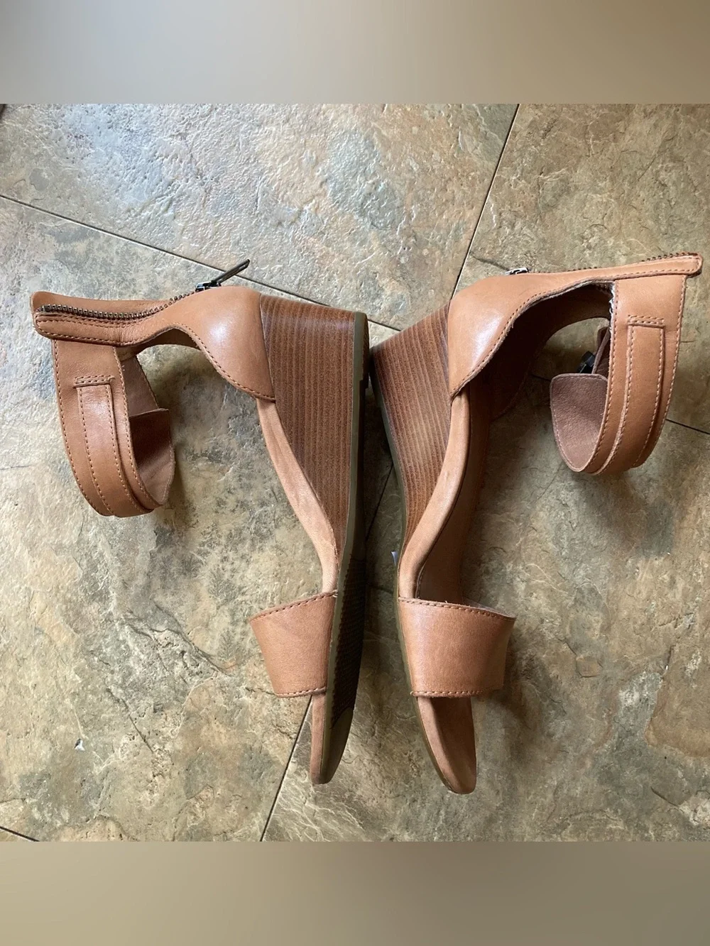 UGG char Womens Ankle-Strap Wedge Sandals -  Brown